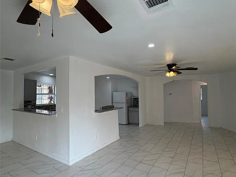 9210 Tacquard Dr — Photo 2