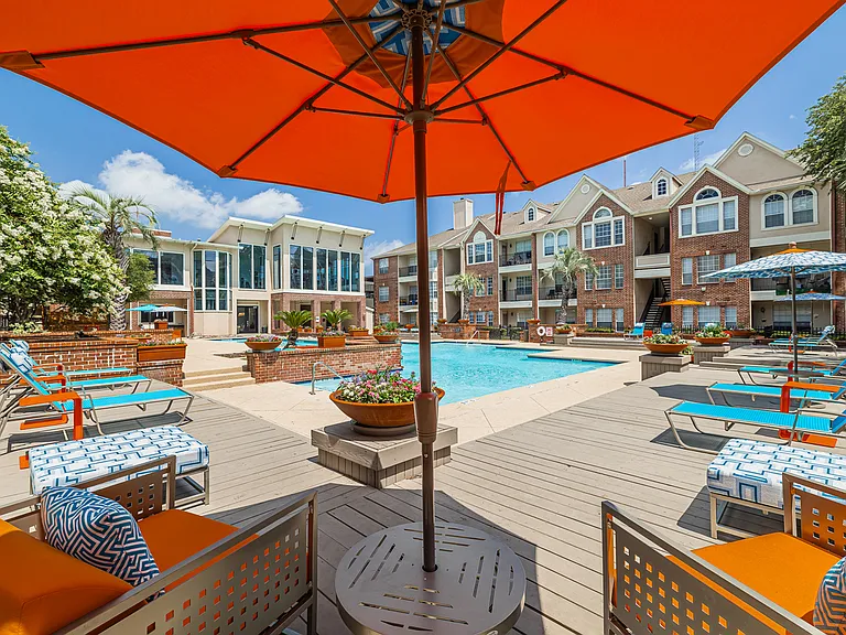 The Village at Bellaire Apartments — Photo 33