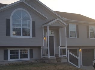 105 W Sierra Dr, Raymore, MO 64083