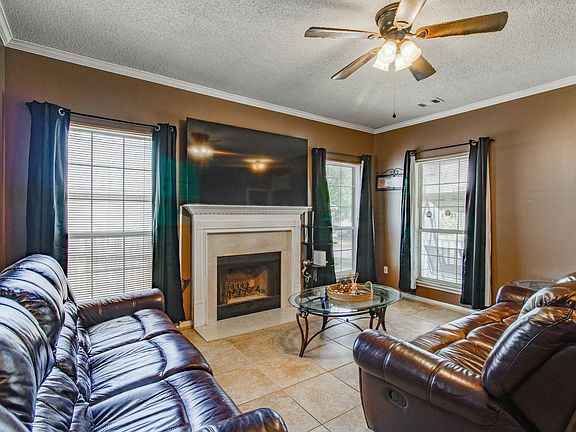 3rd image of 232 Fernview Dr
