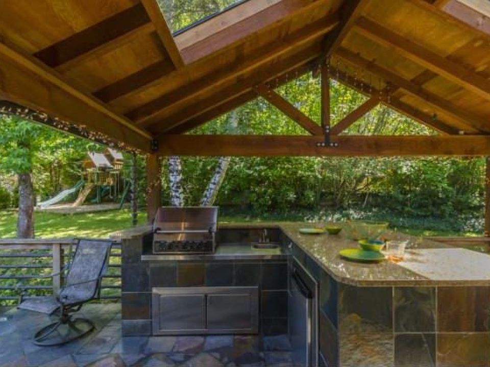 2nd image of 430 SW Day Ct