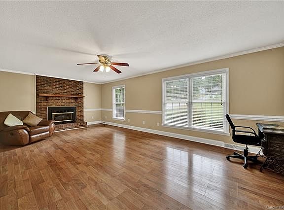 3rd image of 630 Brynwood Dr