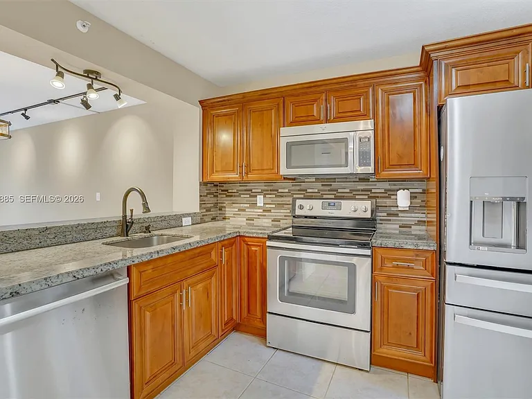 9537 Weldon Cir #I109 — Photo 4