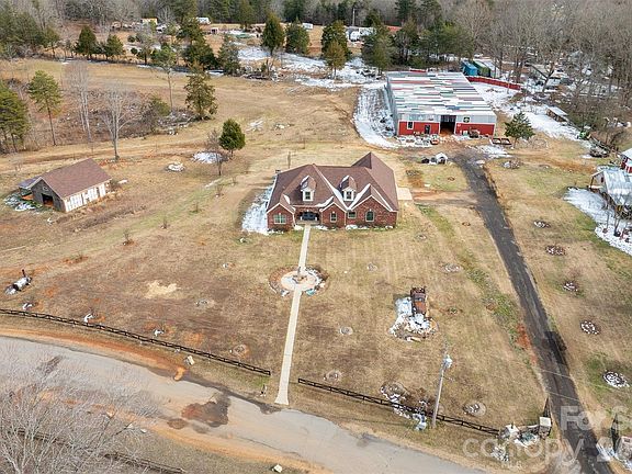 4th image of 210 Florham Dr