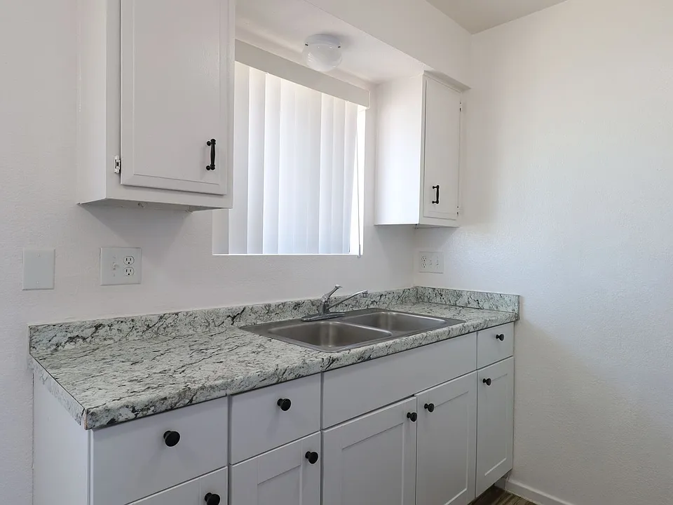 1620 N Beverly Ave #10