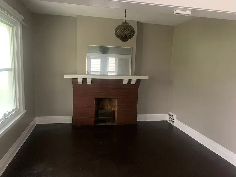 80 Elmhurst St — Photo 3