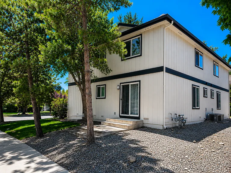 Midtown Flats - Duplex — Photo 29