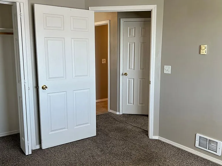 J944AC — Photo 13