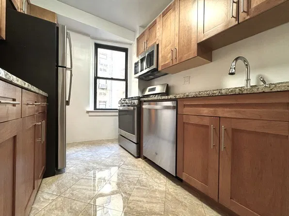 404 East 55th Street image 1 of 24