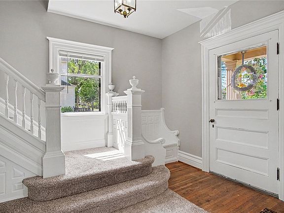 5th image of 326 W Miller St