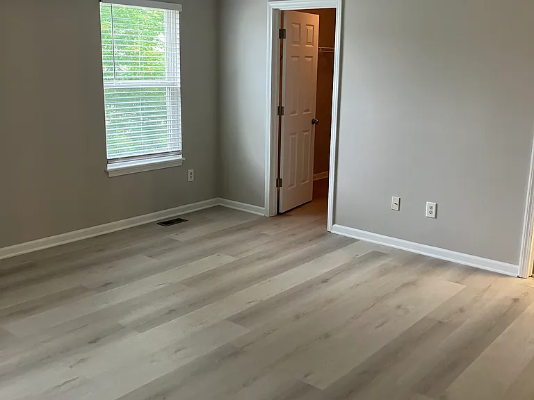 10376 Bronze Dr — Photo 2