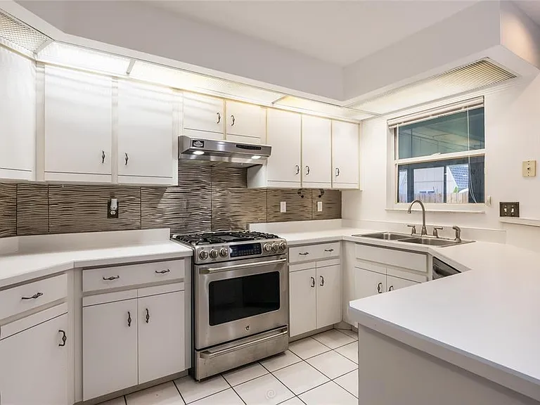 923 Sand Crest Dr — Photo 13