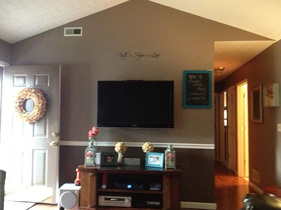 46" Samsung LCD stays