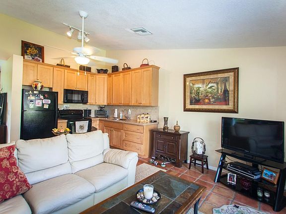 4th image of 13859 Oleander Ave