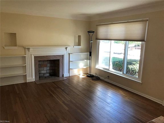 3rd image of 1732 Longwood Dr