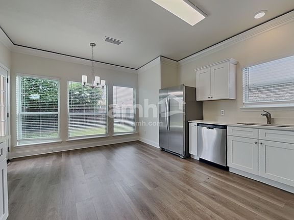 4th image of 7220 Fossil Lake Dr