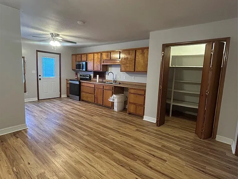1312 N Avenue R — Photo 11