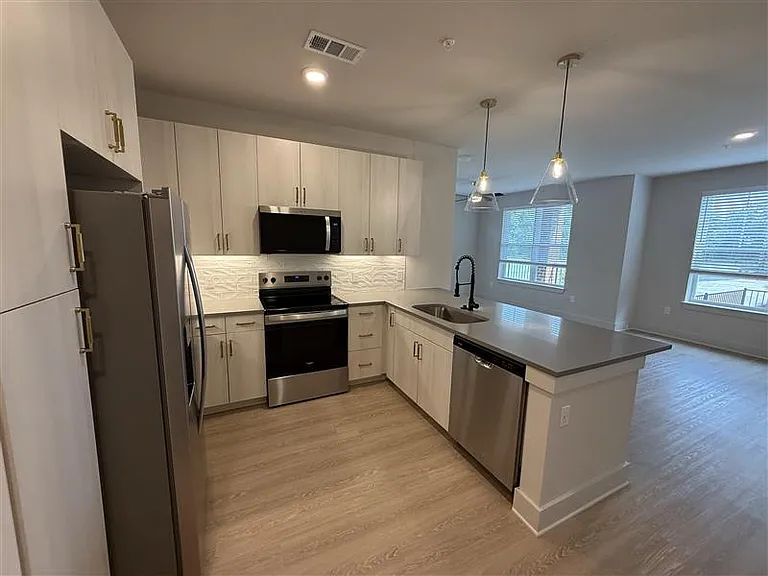 District on the Etowah Apartments — Photo 1445