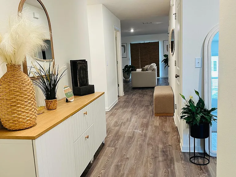 1233 Chester Ave — Photo 11
