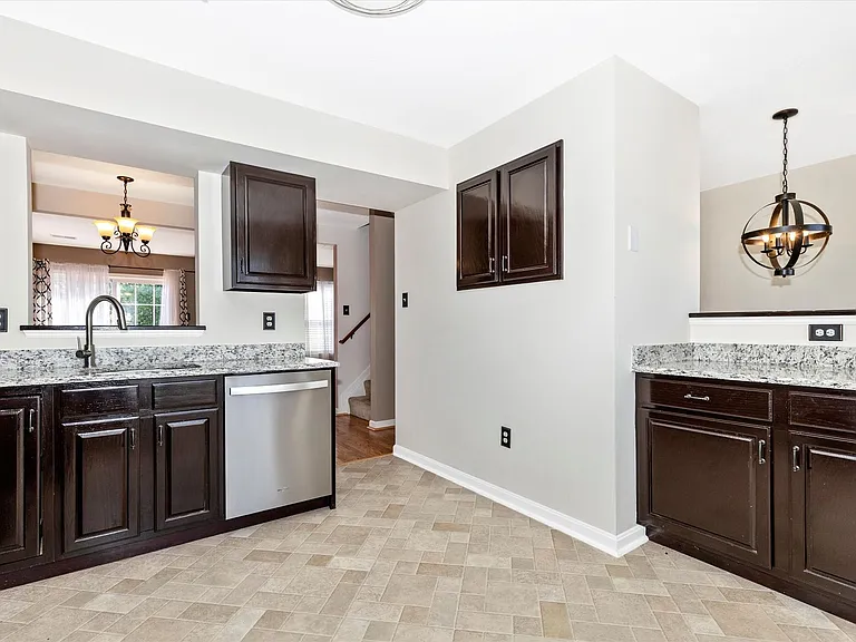 5621 Queen Anne Ct — Photo 12