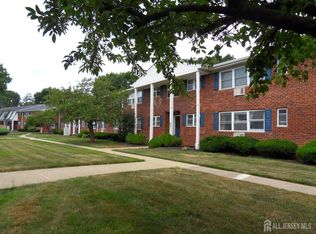 28-02 Woodedge Ave #2802, Edison, NJ 08817