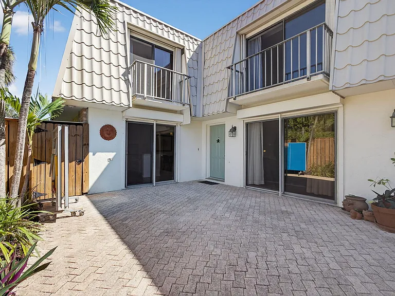 1700 Embassy Dr #103 — Photo 10