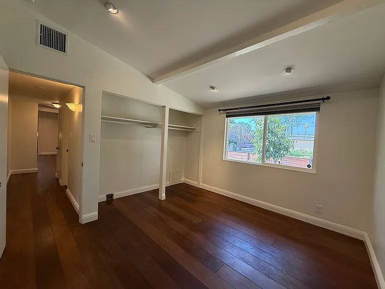 19516 Ingomar St — Photo 24
