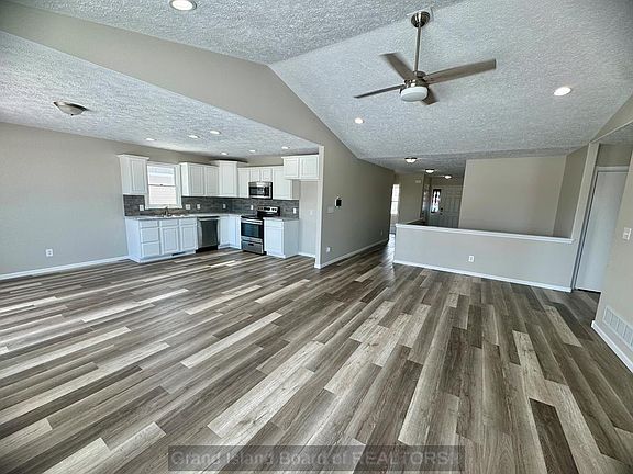 4th image of 903 E Avenue Pl