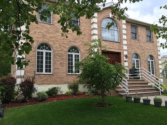 2nd image of 525 Valleyview Pl