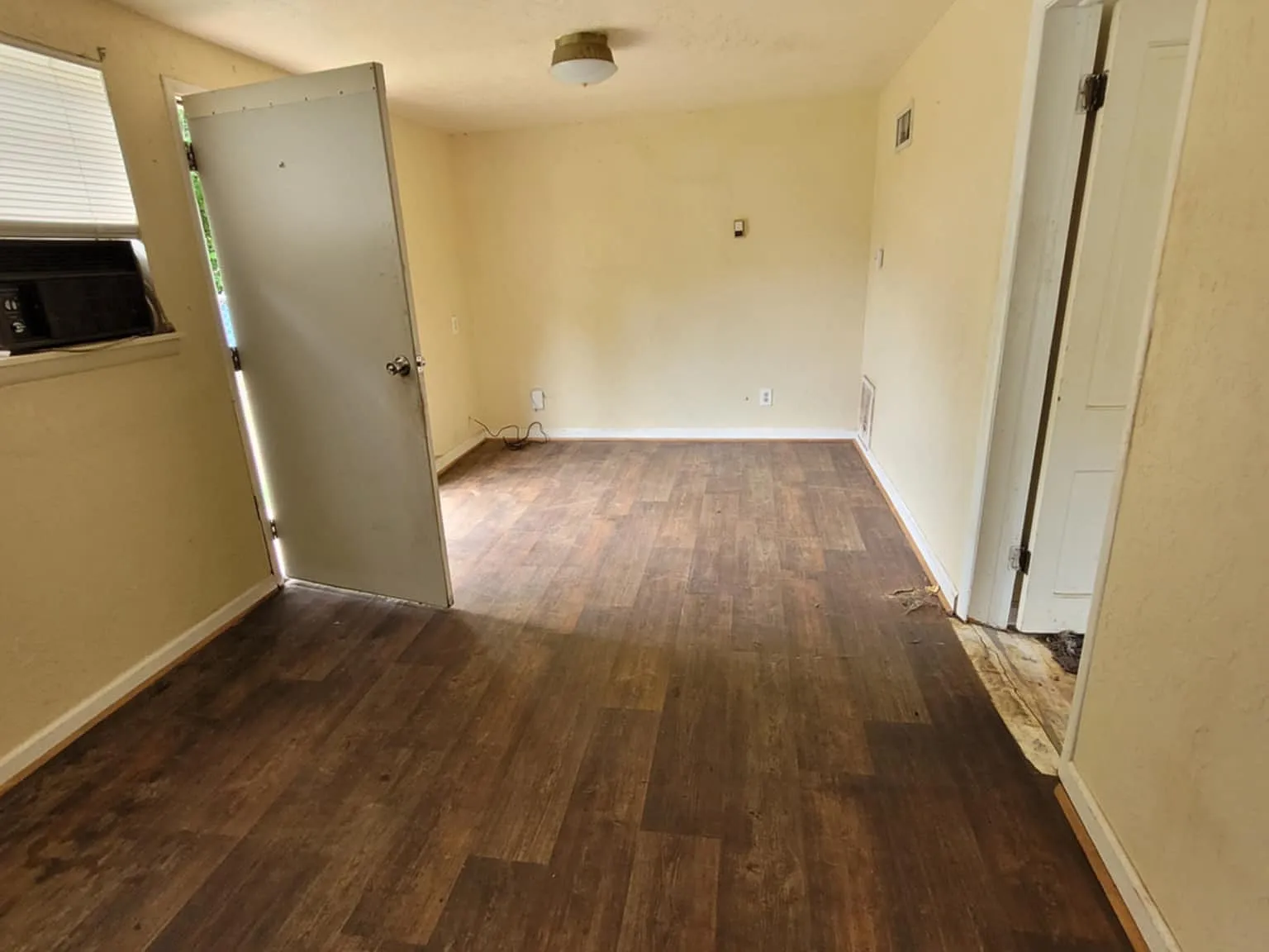1211 W. Oak Avenue - 1/2 — Photo 3