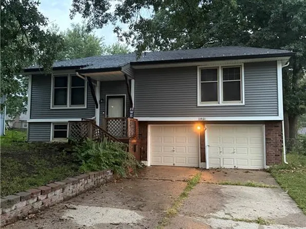 11931 Manchester Ave, Grandview, MO 64030