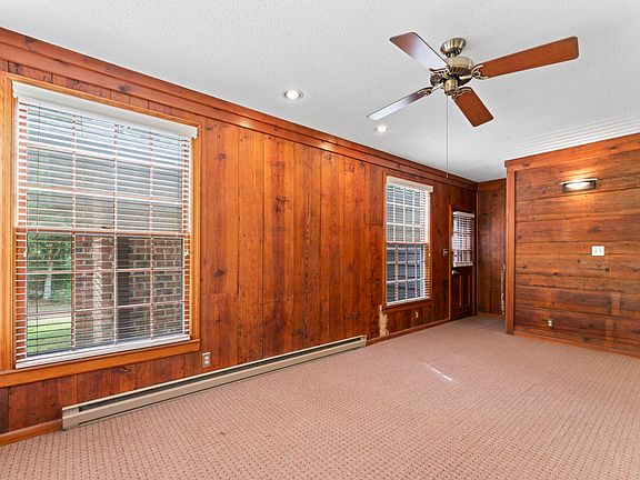 3rd image of 2823 Saint Marys Rd