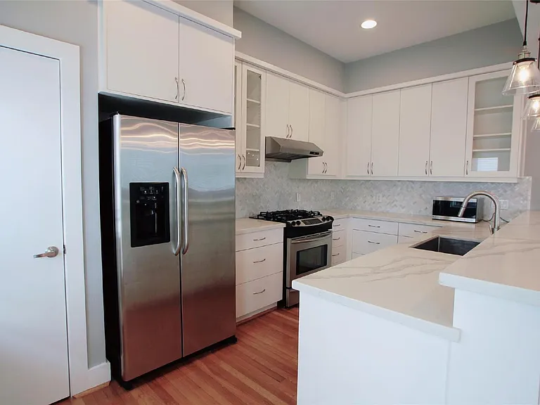 4701 Caroline St — Photo 11
