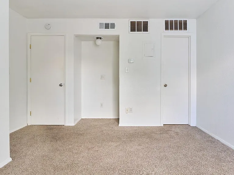Peppertree Apartments — Photo 23