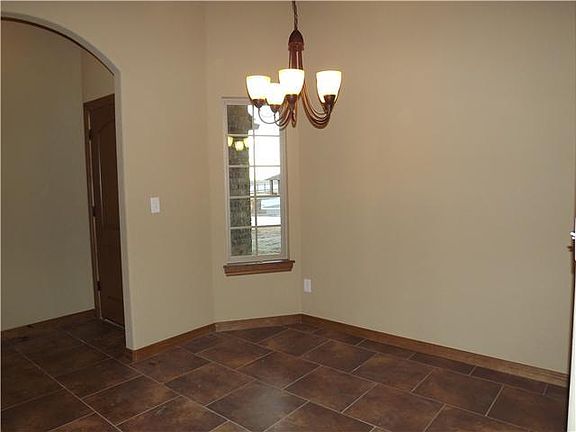 3rd image of 800 SE Howard Ave