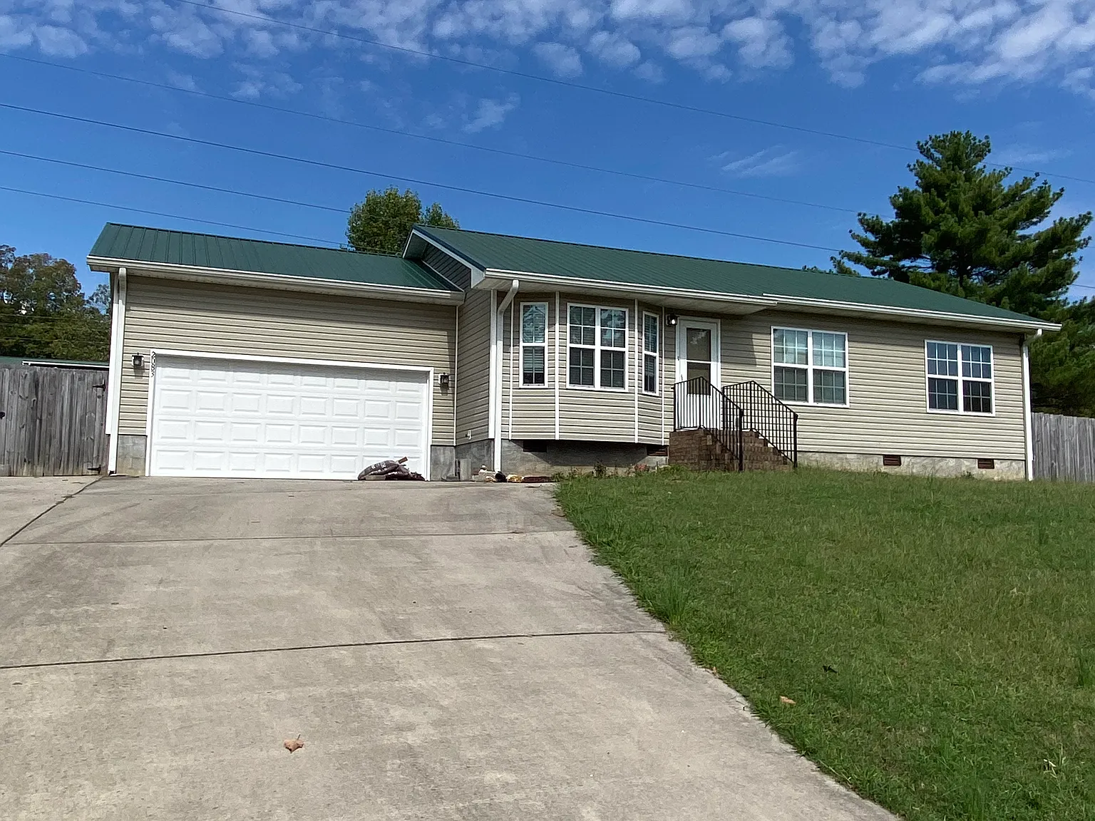 3 bed, 1200 sqft, $2,000 — Photo 1