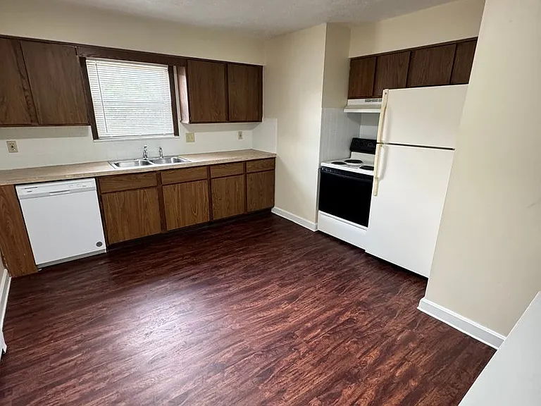 Stadler Ave Apartments 8168 — Photo 6