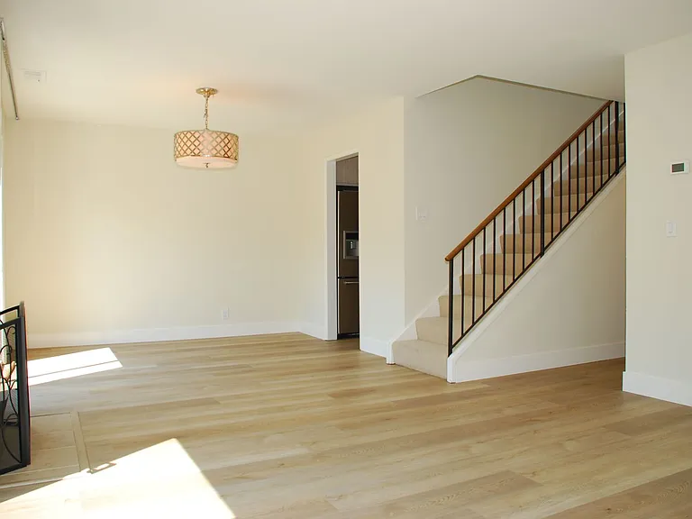 71 Prince Royal Dr — Photo 10