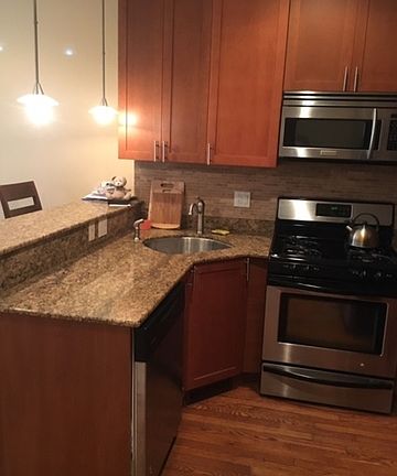 4th image of 3908 N Wolcott Ave APT 1
