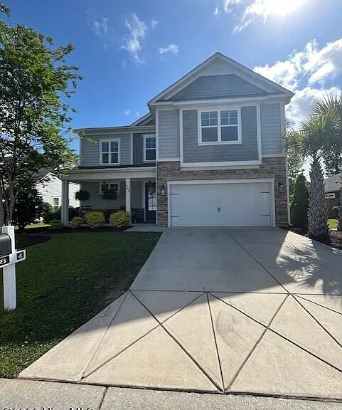 608 Coniston Dr SE — Photo 1