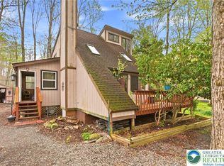 2219 Maple Leaf Ct, Pocono Lake, PA 18347