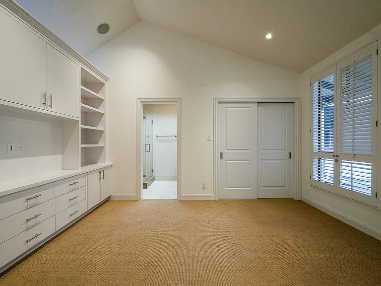 32 Mansion Ct #821 — Photo 12