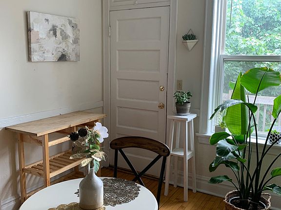 3rd image of 1831 W Evergreen Ave #3R