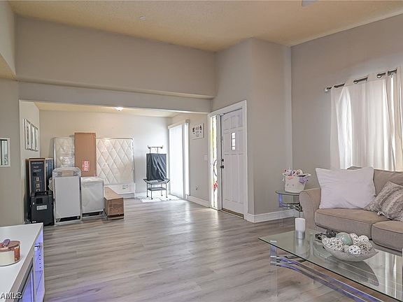 4th image of 17554/556 Dumont Dr