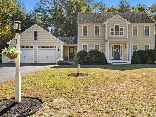 4 Sherwood Dr, Halifax, MA 02338