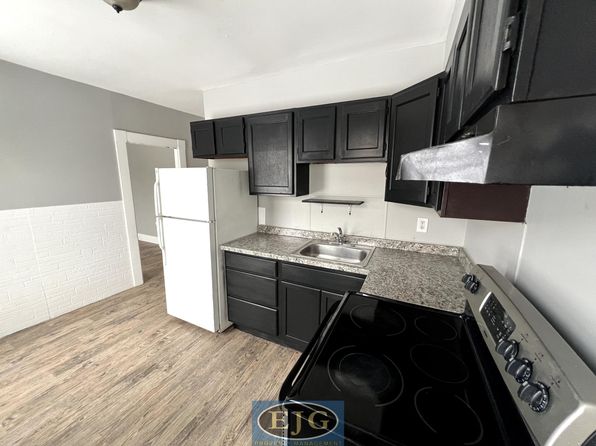 16 Elm St UNIT 1, Pittsfield, NH 03263