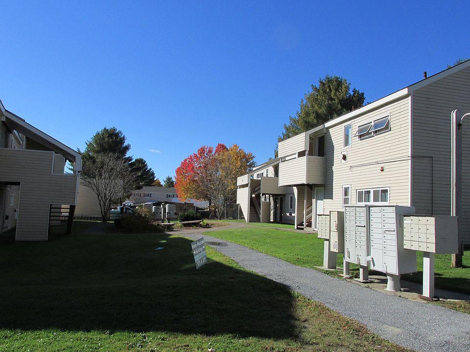 2nd image of 373 Autumn Pond Way Unit 7