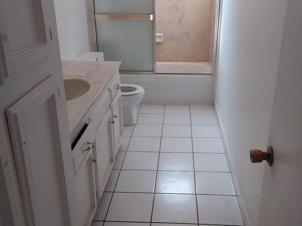 2nd image of 2305 Vine St