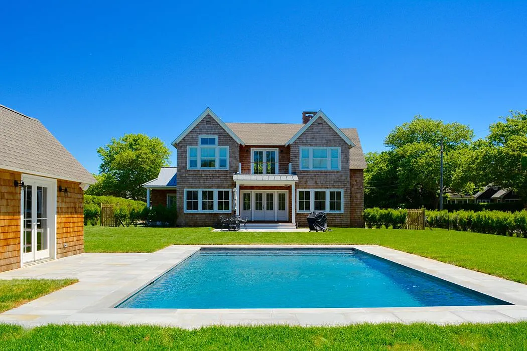 Close to the Beach in Amagansett — Photo 1