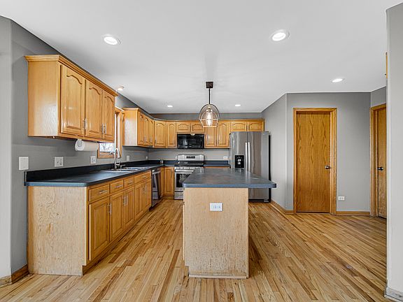 3rd image of 683 Sandburg Dr